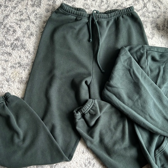 (NWOT) SKIMS COTTON FLEECE CLASSIC HOODIE & JOGGER SET | SPRUCE - Picture 3 of 6